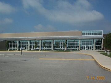 Glass curtain wall facade with tinted and reflective glass by Great Lakes Glass